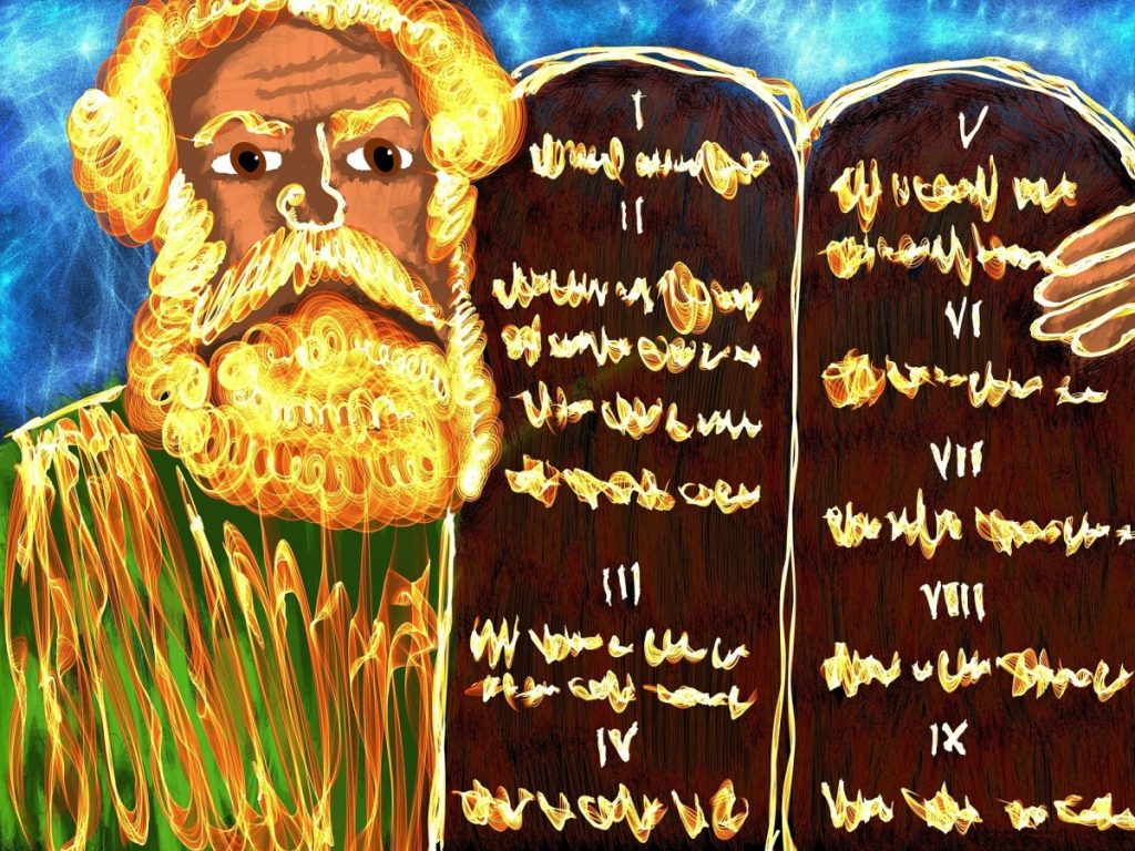 Ilustração de Moisés segurando as duas tábuas contendo os 10 mandamentos